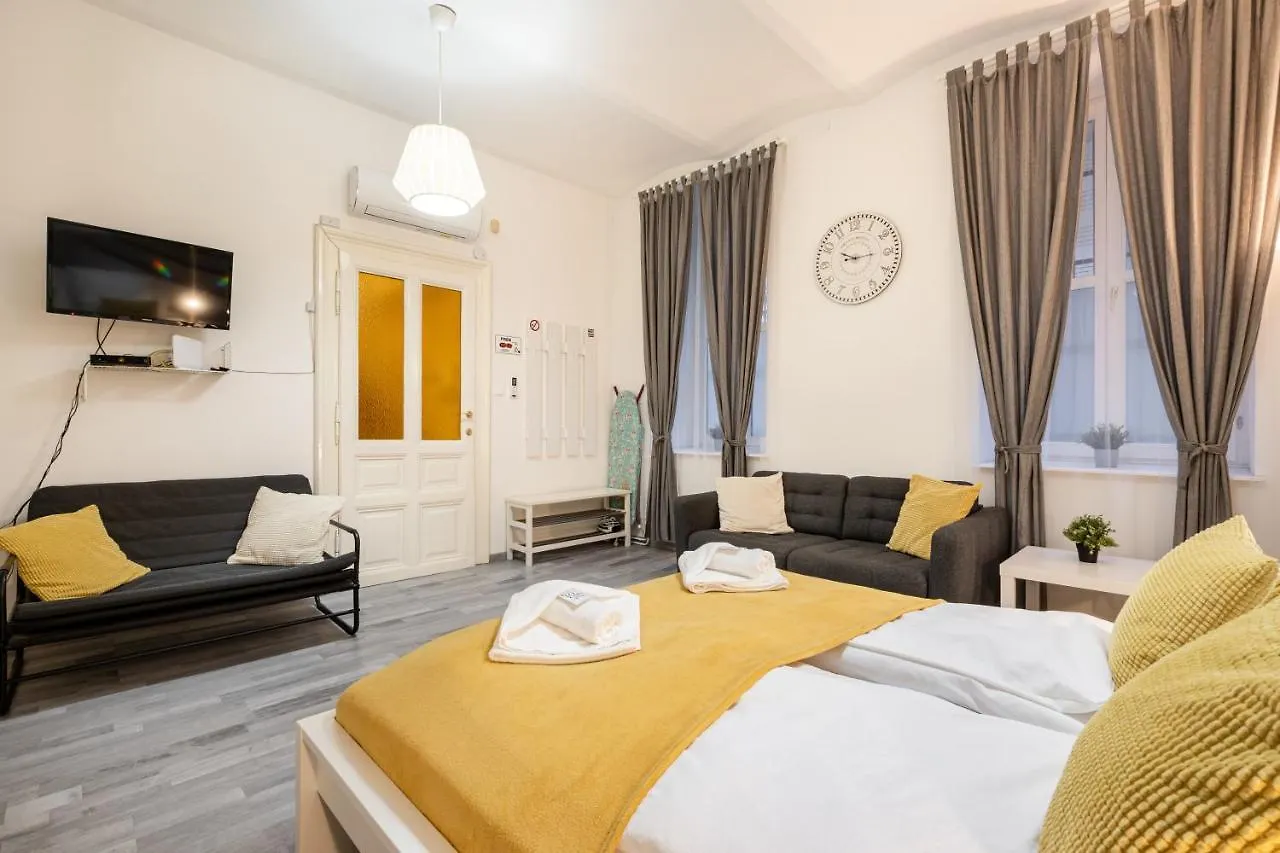 Theresa Loop Apartment Budapest Hungary