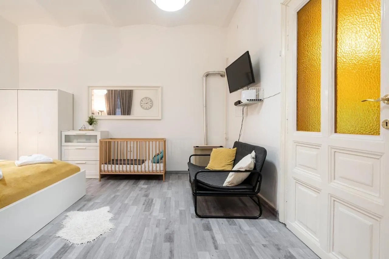 Theresa Loop Apartment Budapest Hungary