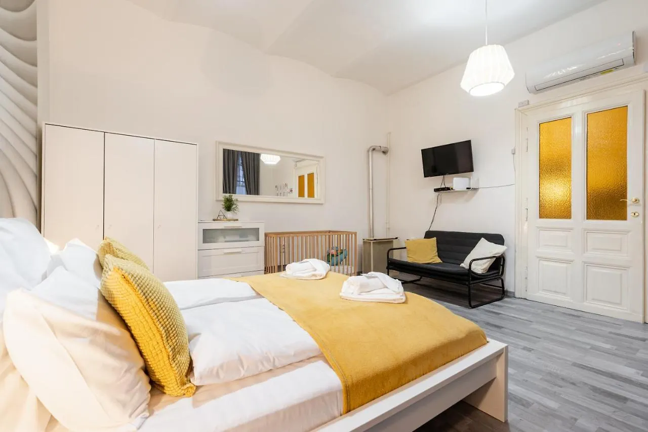 Theresa Loop Apartment Budapest